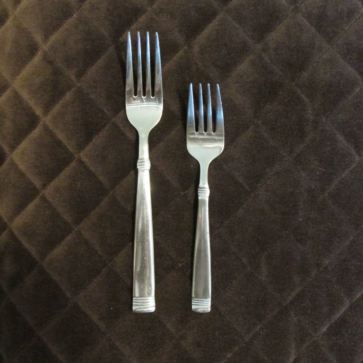 INTERNATIONAL STAINLESS CHINA FLATWARE PALISADES SET of 2 GLOSSY