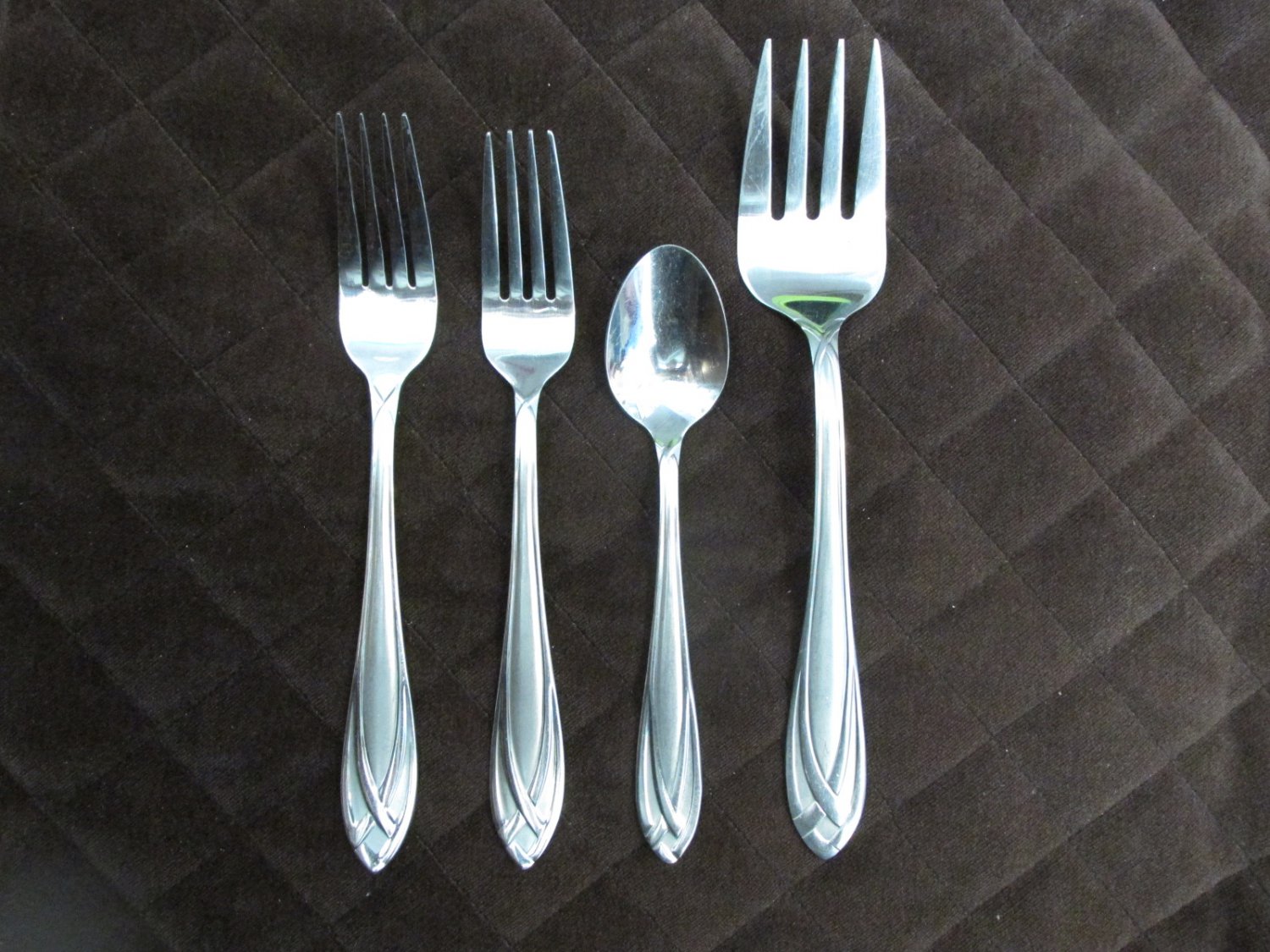 HAMPTON STAINLESS CHINA 18 / 0 FLATWARE LACE FROSTED SET of 4 SILVERWARE REPLACEMENT or CHOICE