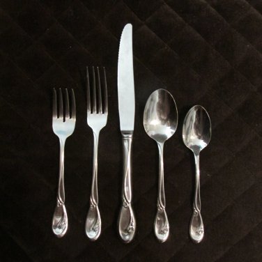 ONEIDA DELUXE STAINLESS KOREA FLATWARE CALLA LILY SET of 8 SILVERWARE REPLACEMENT or CHOICE