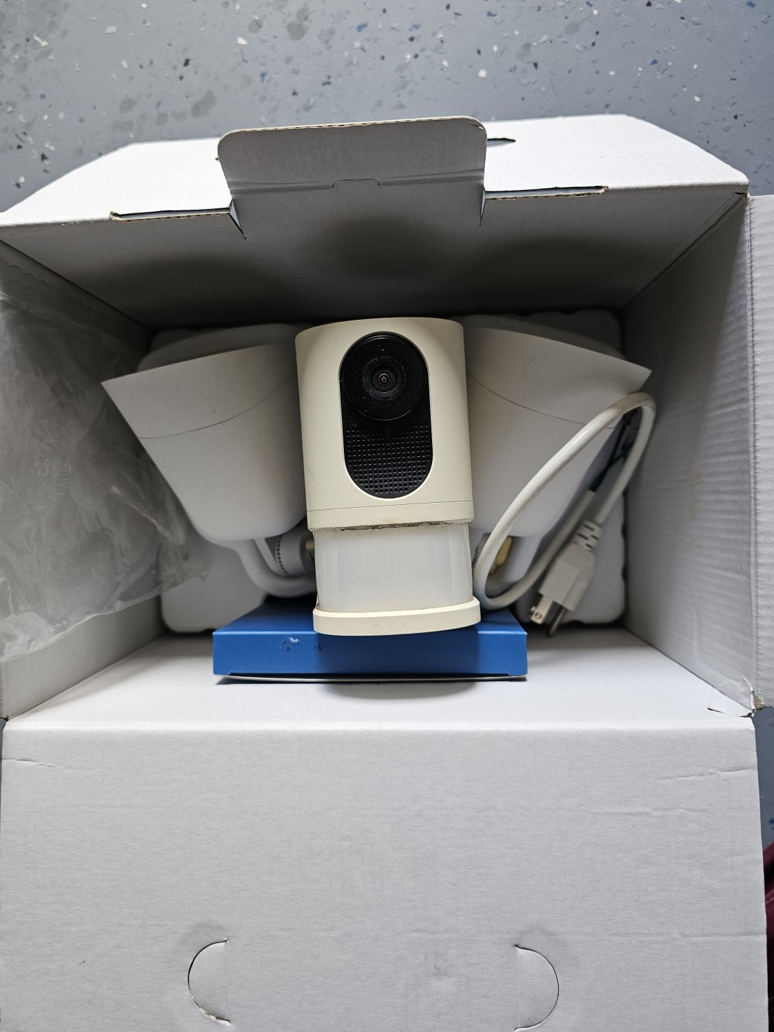 Eufy Security - Outdoor Wired 2K Floodlight Surveillance Camera - White T8420H01
