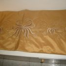 Table runnner in yellow taffeta