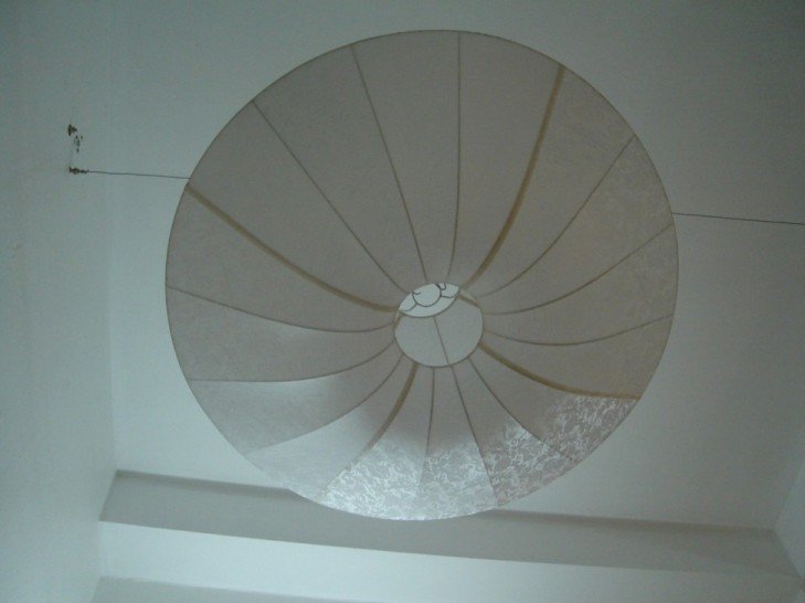 Round lantern in white pattern silk