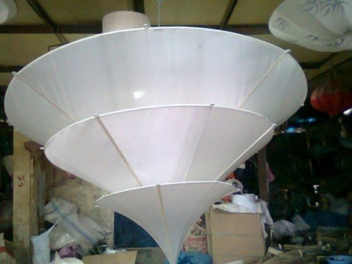 Hat lamp in white silk