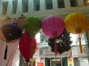 Silk lantern with 55cm dimension (oval shape)