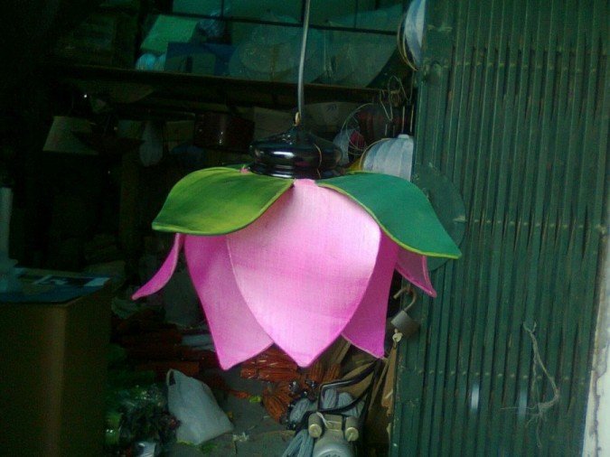 Hanged lotus lamp