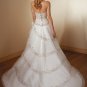 Scoop Neckline Strapless Embroidery Beading Tuller Wedding Dress Bridal Gown
