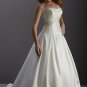 Scoop Neckline Strapless Embroidery Wedding Dress Bridal Gown