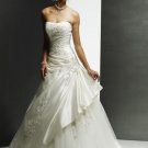 Scoop Neckline Strapless Embroidery Wedding Dress Bridal Gown