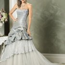 Scoop Neckline Appliques Beading  Tuller Custom made Wedding Dress Bridal Gown