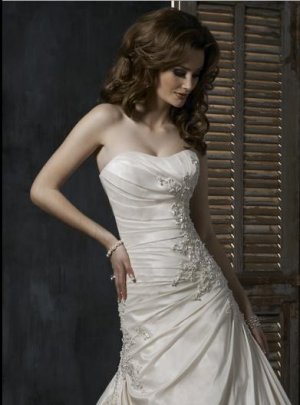 Custom-made Scoop Neckline Appliqued Beaded Taffeta Wedding Dress