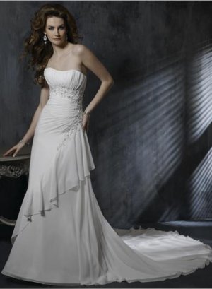Scoop Neckline Appliqued Beaded Strapless Chiffon Wedding Dress Bridal Gown