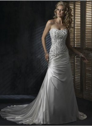 Scoop Neckline Appliqued Beaded Strapless Train Wedding Dress Bridal Gown