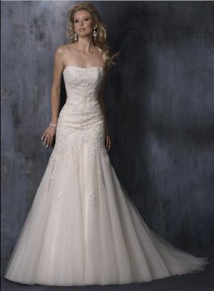 Sheath Scoop Neckline Strapless Appliqued Beaded Tuller Wedding Dress Bridal Gown