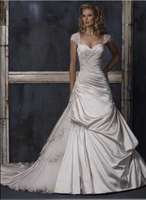 Sweetheart Cap Sleeve Appliqued Beaded Tuller and Taffeta Wedding Dress Bridal Gown