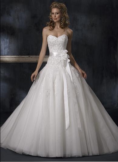 Ball Sweetheart Neckline Strapless Appliqued Beaded Tuller Wedding Dress Bridal Gown
