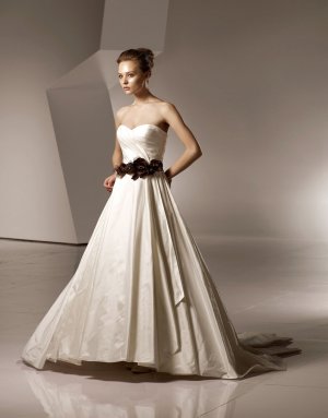 Sweetheart Neckline Strapless Train Taffeta Wedding Dress Bridal Gown