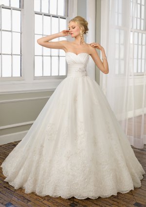 Sweetheart Strapless Ball Gown 2012 Wedding Dress