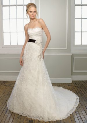 a-line Scoop Neckline Strapless Lace with Swep Train 2012 Wedding Dress