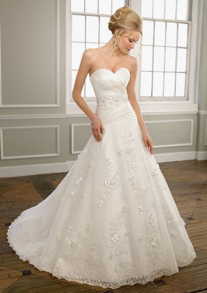 A-line Sweetheart Appliques Lace-up 2012 Wedding Dress