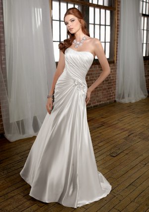 Straight Scoop Neckline Strapless 2012 Wedding Dress