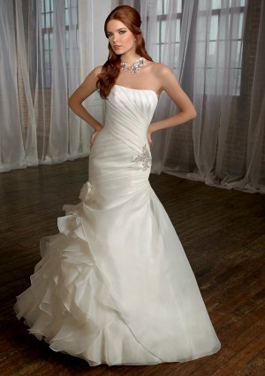 A-line Scoop Neckline Strapless Organza Lace-up Back 2012 Wedding Dress