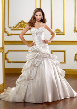 A-line Sweetheart Lace-up Back Strapless 2012 Wedding Dress