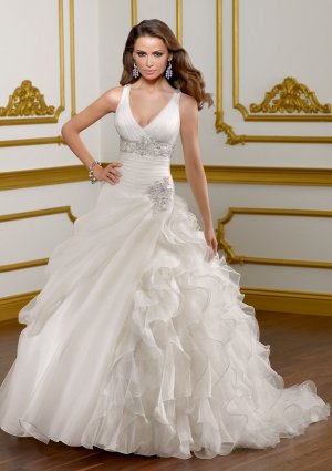 Deep V-neck Cap Sleeve Beaded Applique Organza Ball Gown 2012 Wedding Dress