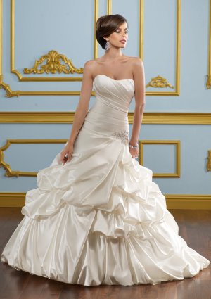Scoop Neckline Strapless Lace-up 2012 Wedding Dress