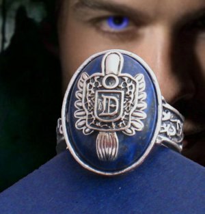 THE VAMPIRE DIARIES Season 1 2 3 Damon Salvatore D Silver Ring Size 9 BH080