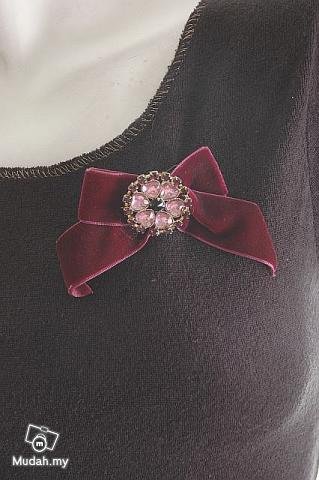 models off duty style fashion clothing waist cincher gold trim ballerina top vintage 50s inspired