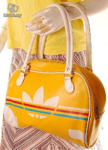 vintage inspired 1970s mini gym bowling bag models off duty style fashion clothing