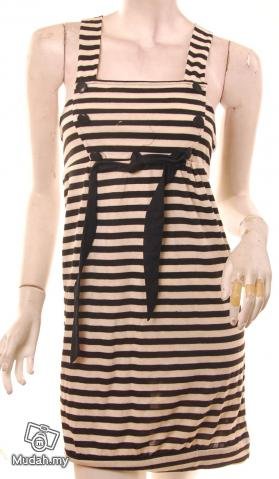 models off duty style fashion clothing VINTAGE INSPIRED 1960S striped pinafore dress