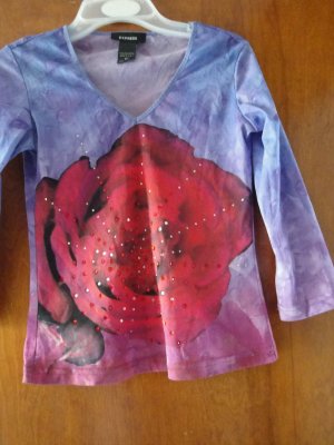 FREE SHIPING BLUE WITH RED FLOWER & SEQUIN GIRLS T-SHIRT V-NECK
