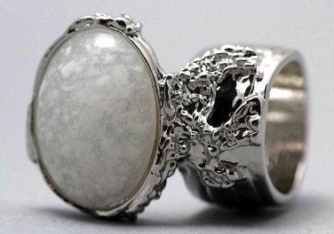 Arty Oval Ring White Specks Chunky Silver Armor Vintage Knuckle Art Statement Avant Garde Size 8.5