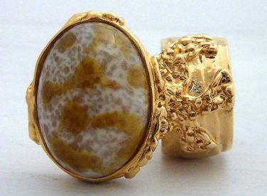 Arty Oval Ring Amber White Vintage Glass Gold Chunky Knuckle Art Statement Avant Garde Size 10