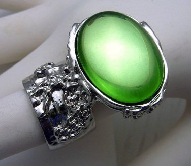 Arty Oval Ring Peridot Green Vintage Glass Silver Chunky Knuckle Art Statement Jewelry Size 6