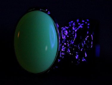 Arty Oval Ring Neon Opal Ultraviolet Light UV Glass Glow in the Dark Silver Artsy Chunky Size 8.5