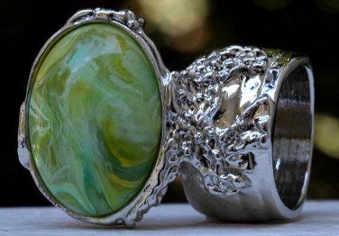 Arty Oval Ring Green Yellow Swirl Silver Vintage Knuckle Art Avant Garde Artsy Statement Size 9