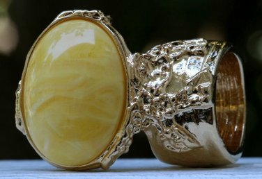 Arty Oval Ring Yellow Marble Swirl Gold Vintage Knuckle Art Avant Garde Chunky Statement Size 4.5