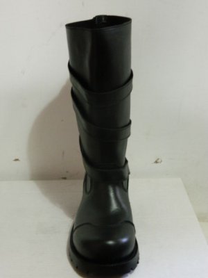 Black engineer boos with a strap all around the shaft men size 9.5