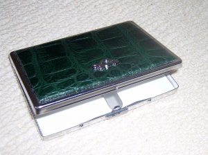 Green Carpisa card-sigarette holder