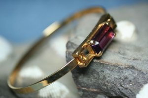 AVON PURPLE STONE BANGLE BRACELET SIGNED