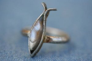 VINTAGE MEXICO ALPACA ABALONE SHELL FISH RING