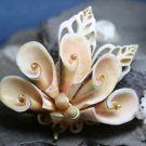 VINTAGE COSTUME JEWELRY MULTI SHELL PIN BROOCH PENDANT