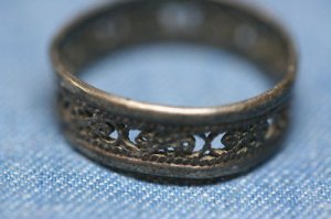 VINTAGE STERLING SILVER OPEN WORK BAND RING