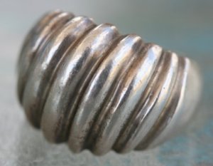 STERLING SILVER MODERNIST DOME RING