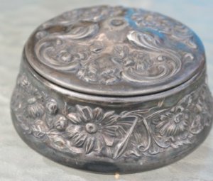 ANTIQUE VAN BERGH QUADRUPLE SILVER EMBOSSED POWDER BOX