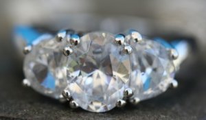 STUNNING STERLING SILVER CUBIC ZERCONIA RING