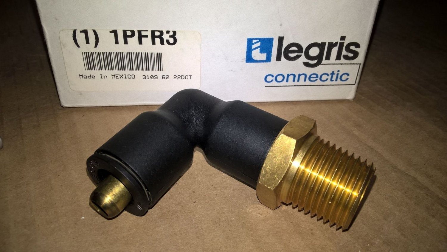 Parker Legris 3115 62 22DOT brass PushToConnect Fitting, 1/2" TUBE to NPT
