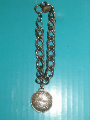 SILVER BRACELET WITH ROUND ROME CHARM 8"